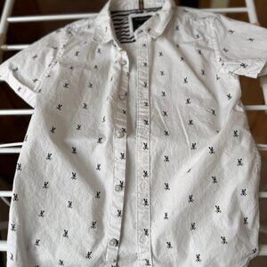 Boys  White & blue short sleeved shirt Age 9/10 years
